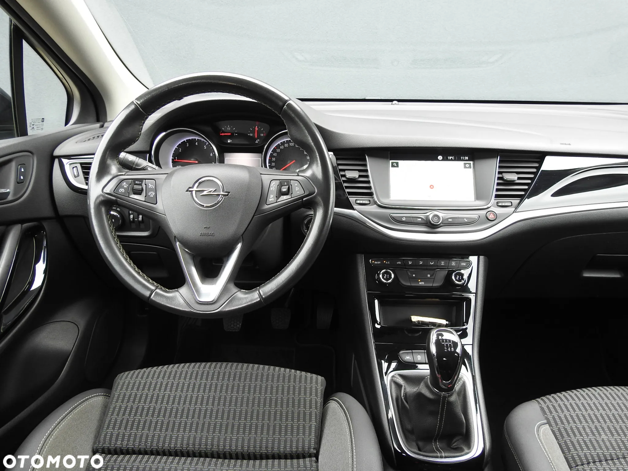 Opel Astra 1.2 Turbo Business Edition - 17
