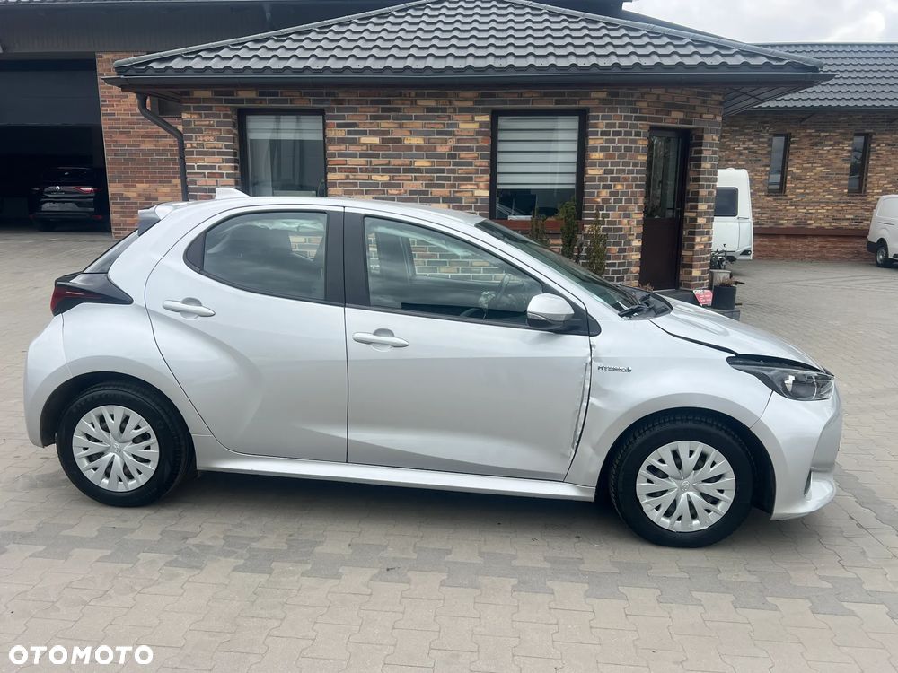 Toyota Yaris Hybrid 100 Premium - 5