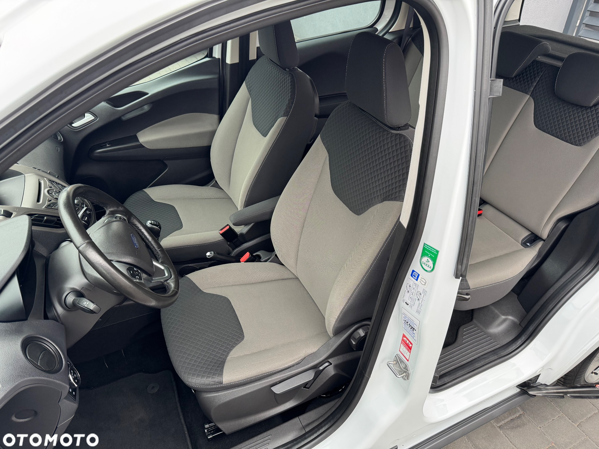 Ford Tourneo Courier 1.5 TDCi S&S Trend - 6