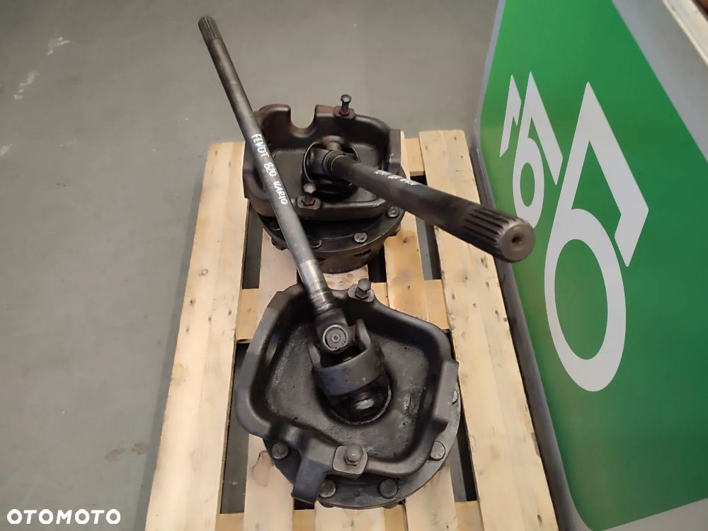 Zwolnica Zwrotnica Półoś  F718301020420  Fendt 820 Vario - 6