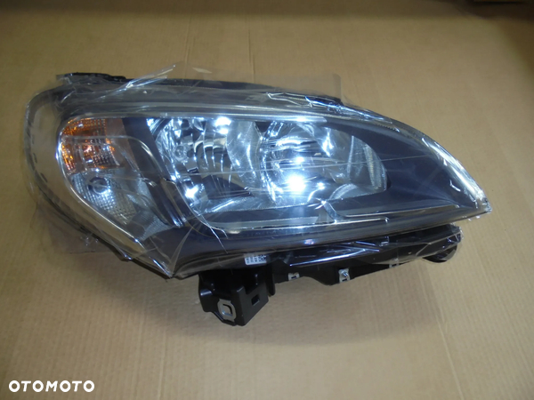 REFLEKTOR PRAWY FIAT DOBLO 2015- OE 52109256