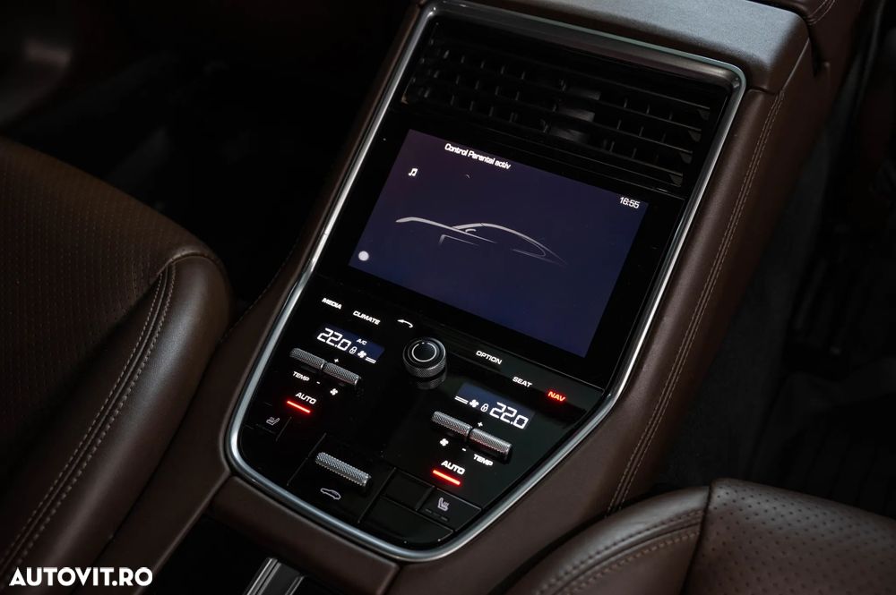 Porsche Panamera 4S Executive - 14