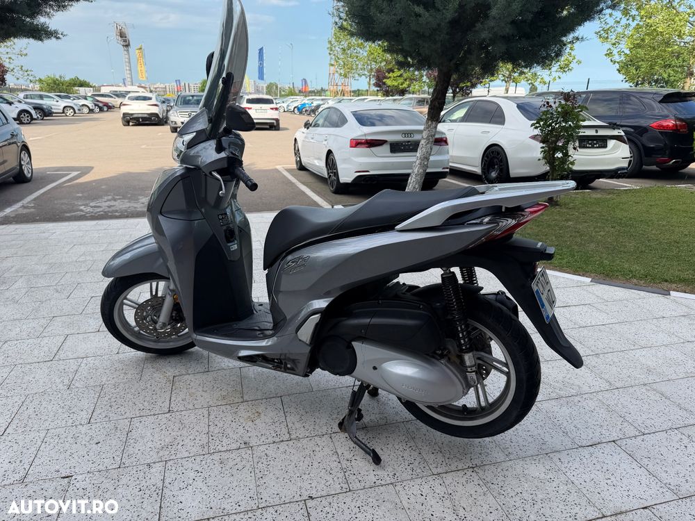 Honda SH 300i - 9