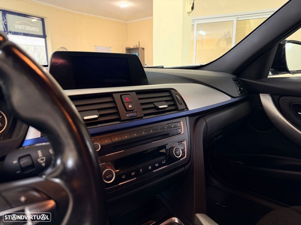 BMW 320 d Auto Pack M - 31