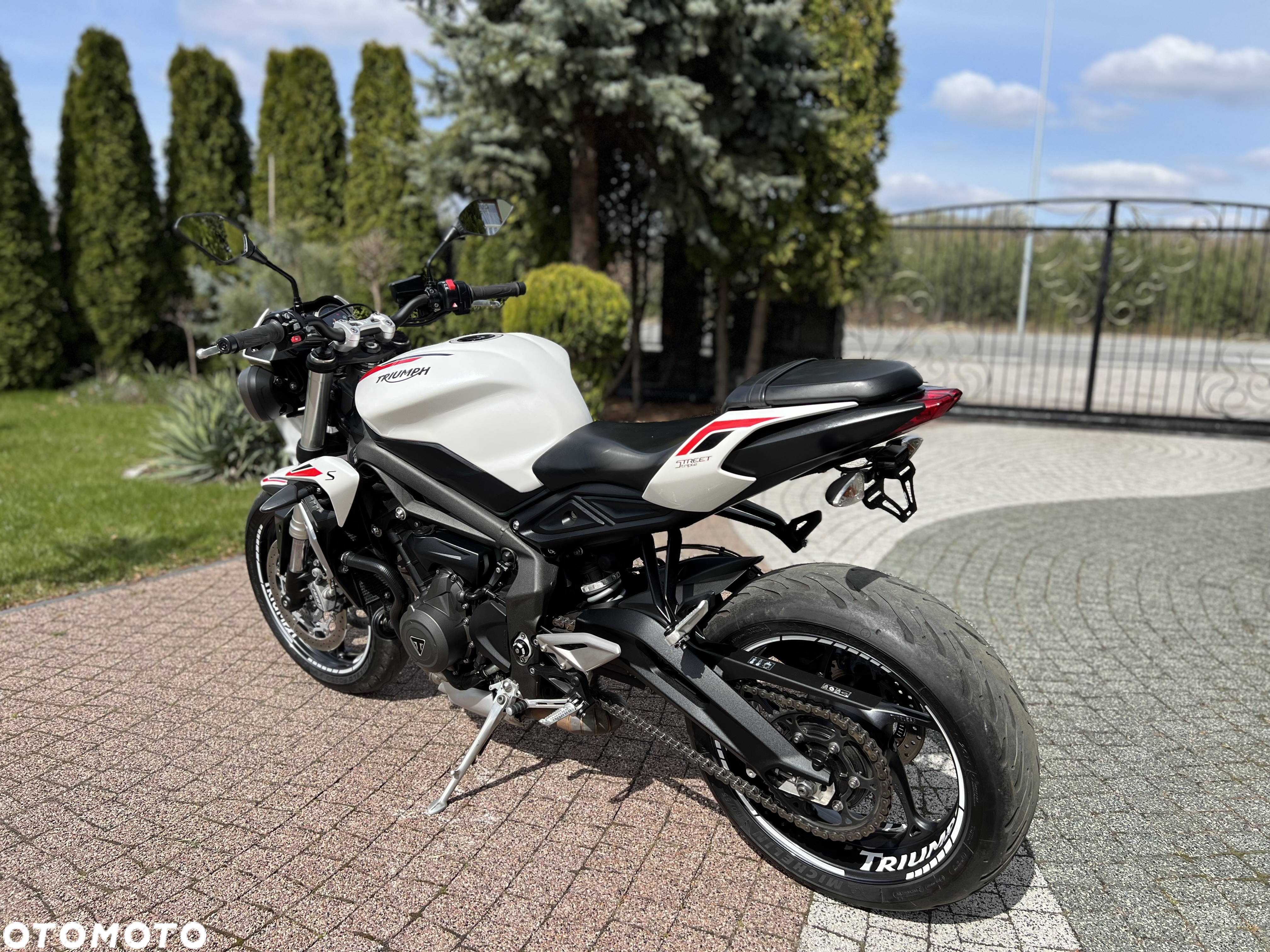 Triumph Street Triple - 19