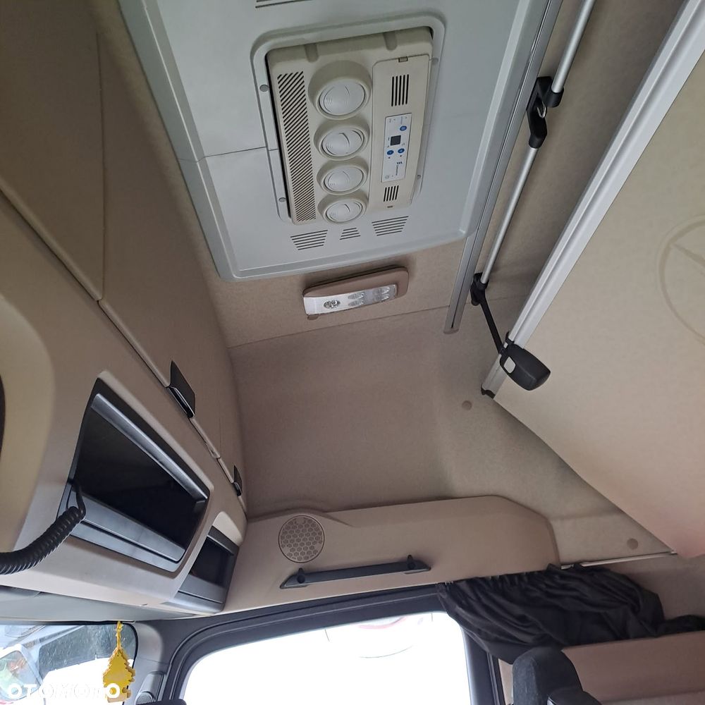 Mercedes-Benz Actros - 4