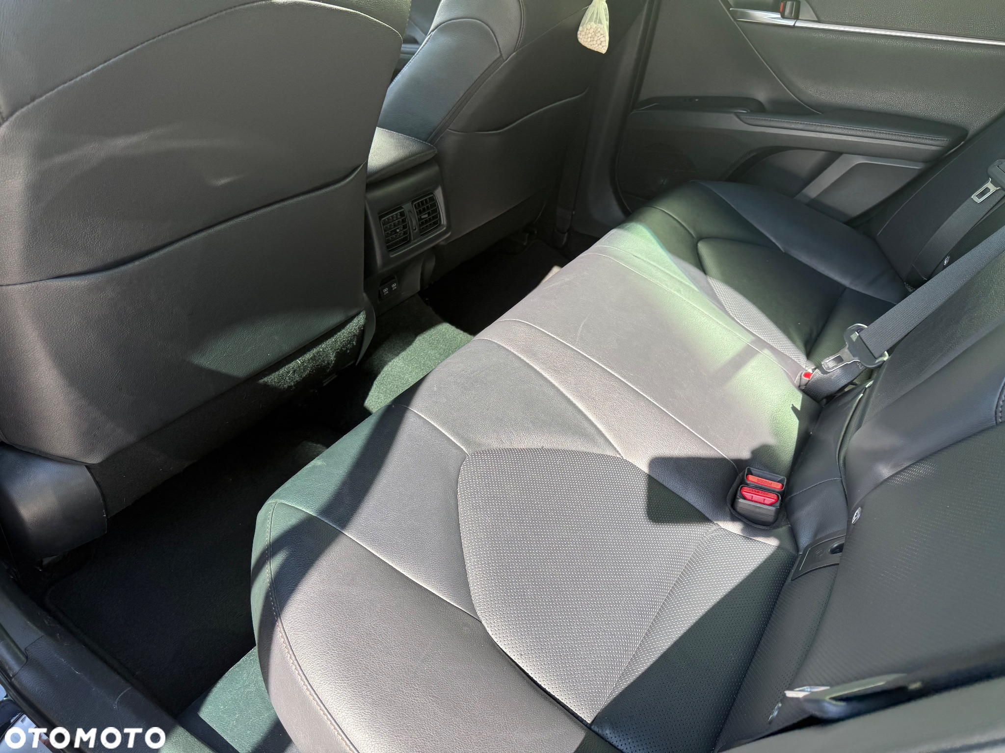 Toyota Camry 2.5 Hybrid Executive CVT - 17