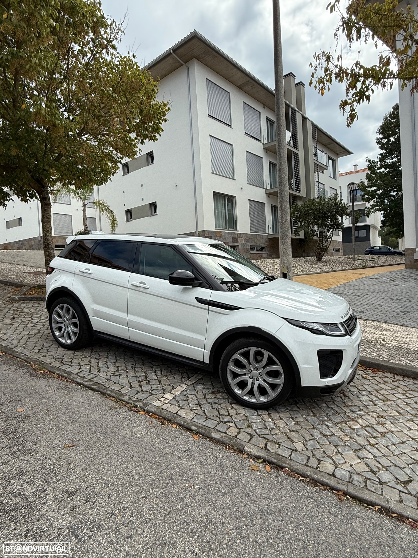 Land Rover Range Rover Evoque 2.0 D150 AWD R-Dynamic HSE Auto - 14