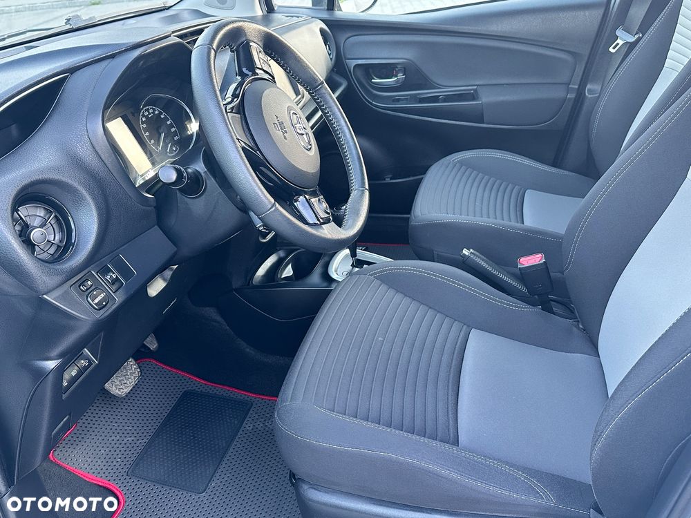 Toyota Yaris Hybrid 100 Premium EU6 - 36