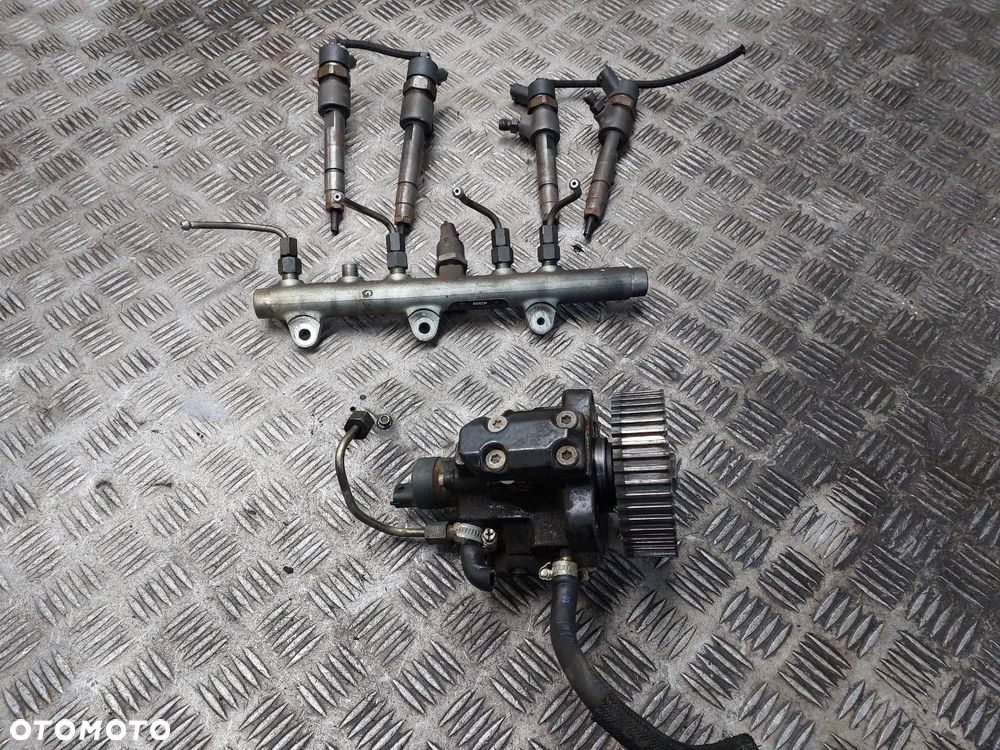 POMPA WTRYSKOWA WTRYSKIWACZE KOMPLET LANCIA LYBRA I 1.9 JTD 0445110119 - 1