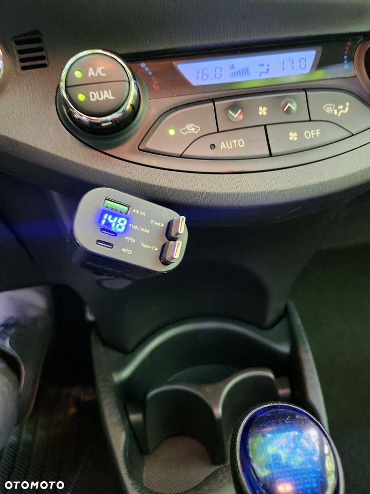 Toyota Yaris Hybrid 100 Premium - 18