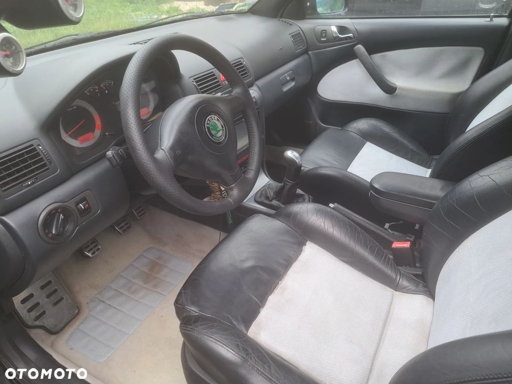 Skoda Octavia 1.8T Tour RS - 10