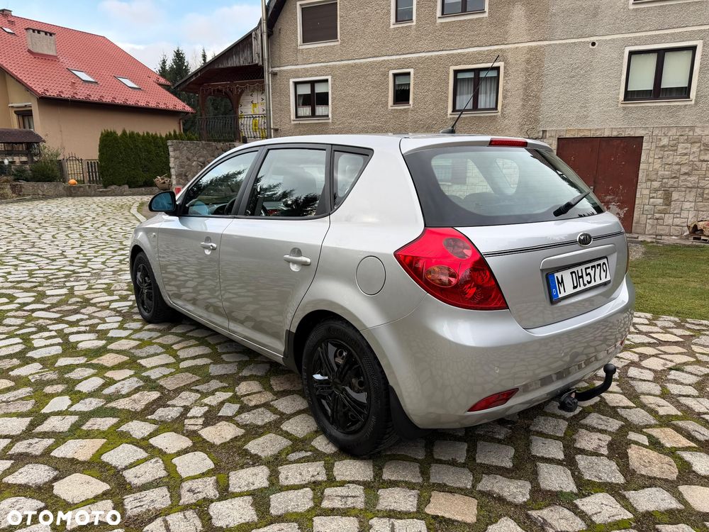 Kia Ceed 1.6 CRDi ISG Business Line - 6