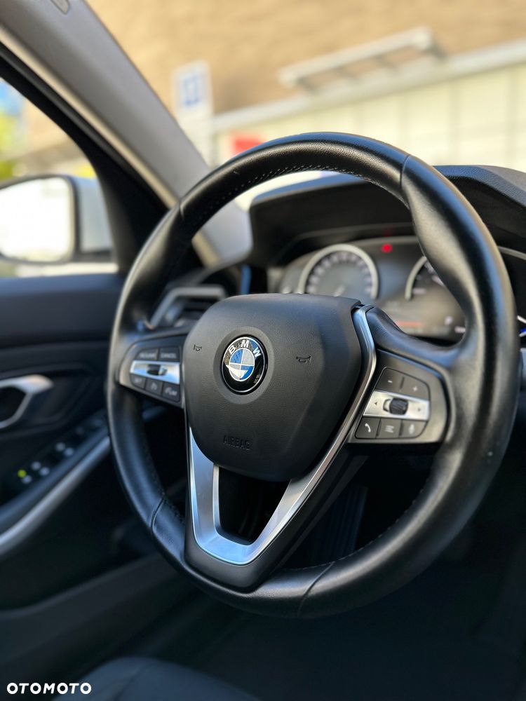 BMW Seria 3 318d Touring Advantage - 16