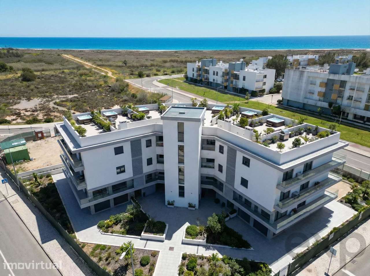 Vida de Luxo à Beira-Mar – Novo Apartamento T2+1 com Rooftop Privado p - Grande imagem: 2/14