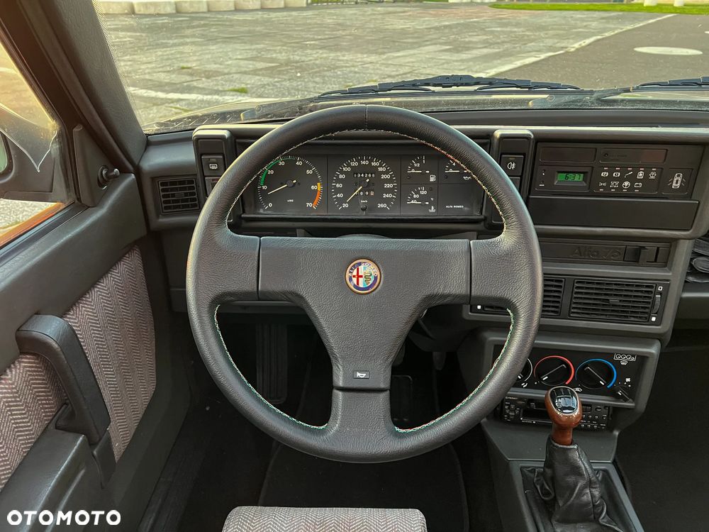 Alfa Romeo 75 2.0 Twin Spark Ltd - 10