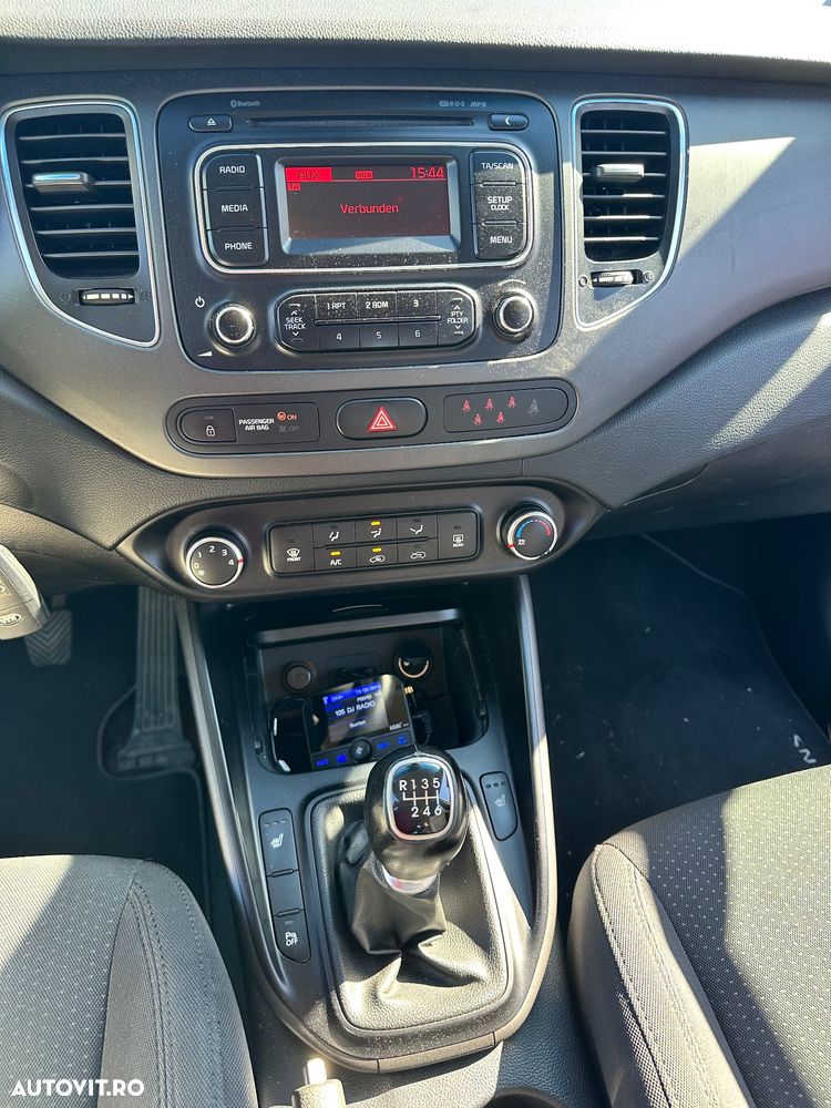 Kia Carens - 4