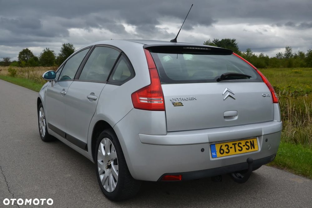 Citroën C4 1.6 16V Confort - 16