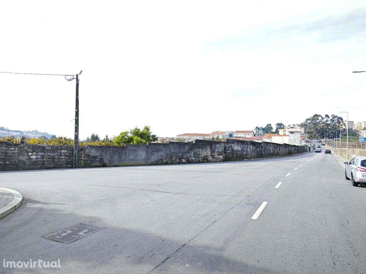 Terreno c/2 frentes - Para construção - Com 8.487m2 - Ao Hospital S... - Grande imagem: 2/10