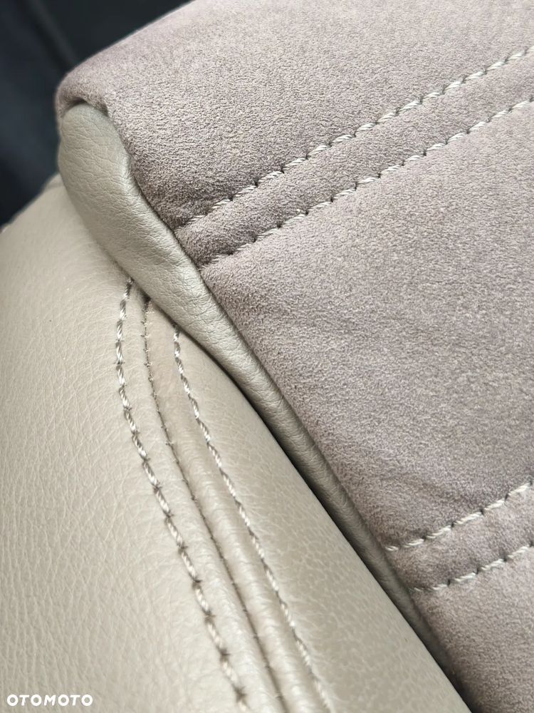 Volkswagen Passat 2.0 TDI DPF Highline - 26