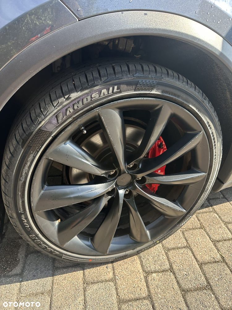 Tesla Model X - 7