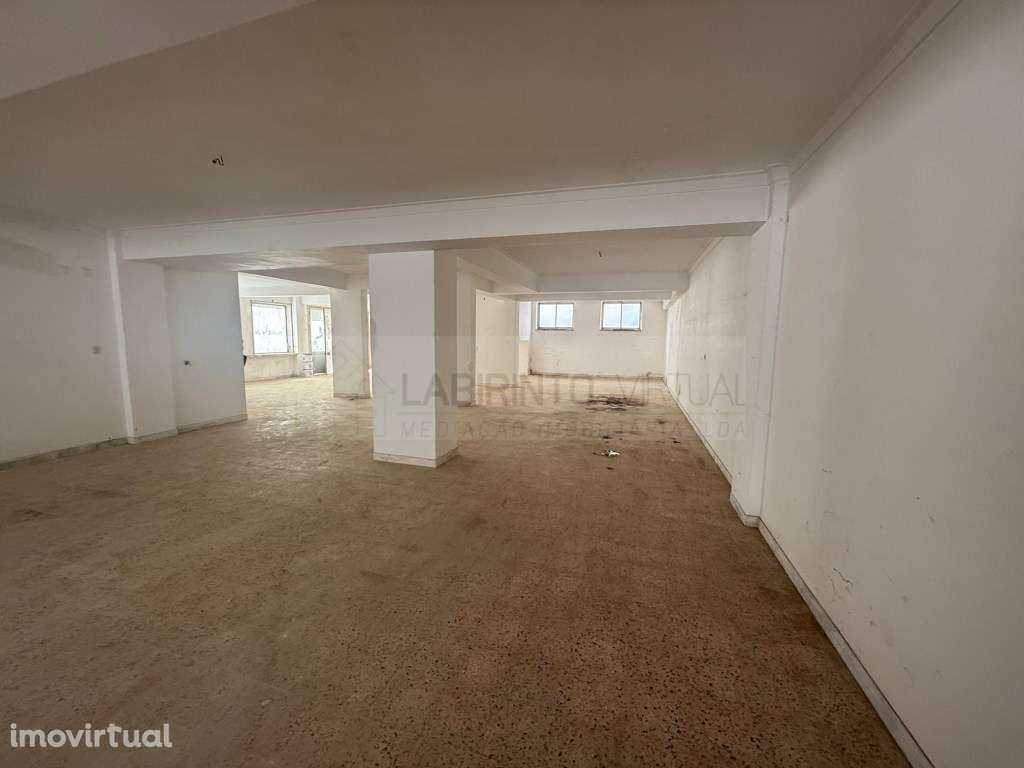 Vende-se Loja com acesso direto para a rua, em Agualva-Cacém, Sintra - Grande imagem: 5/10