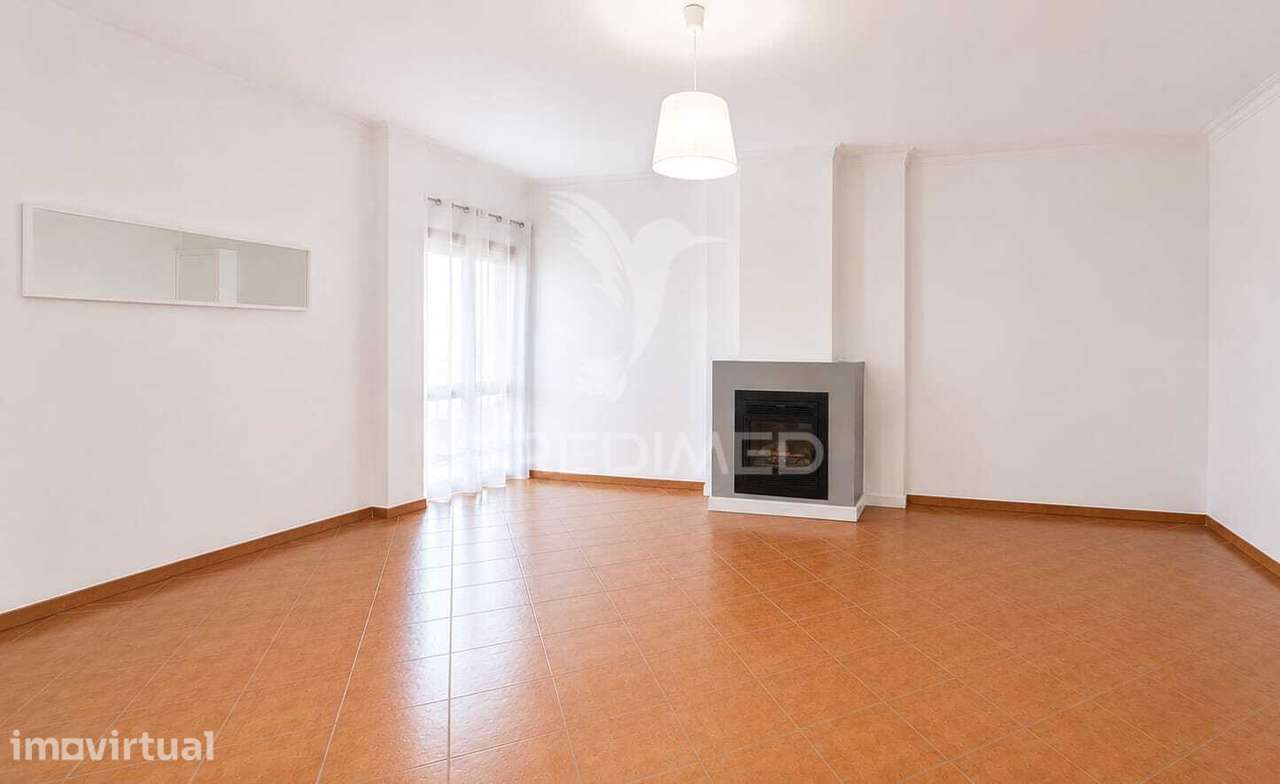 Apartamento T3 com Garagem para 2 Carros e Arrecadação - Grande imagem: 2/20