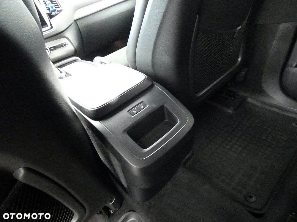 Volvo XC 90 D5 SCR AWD R-Design - 19