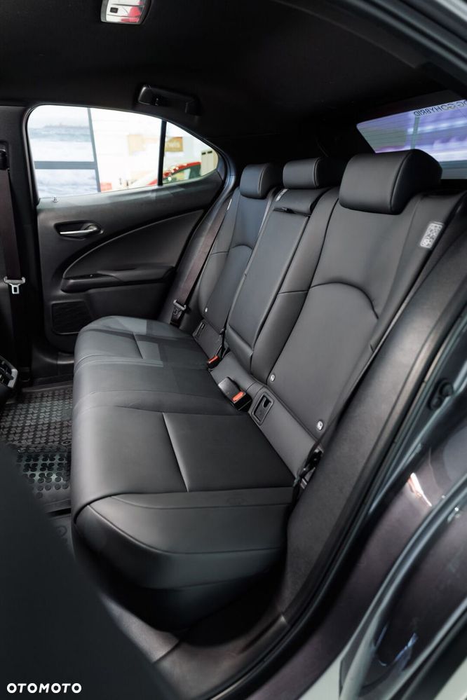 Lexus UX - 25