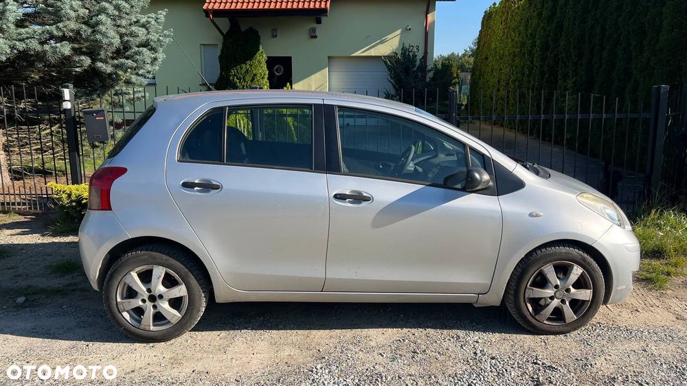 Toyota Yaris 2007 photo 2