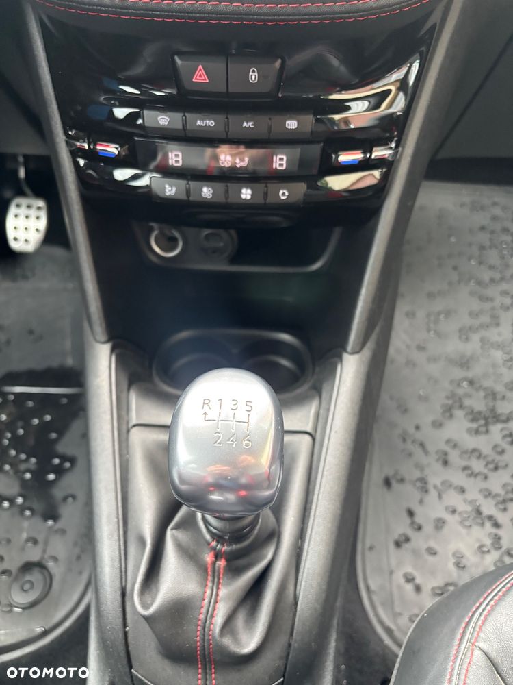 Peugeot 208 1.6 THP GTi - 21