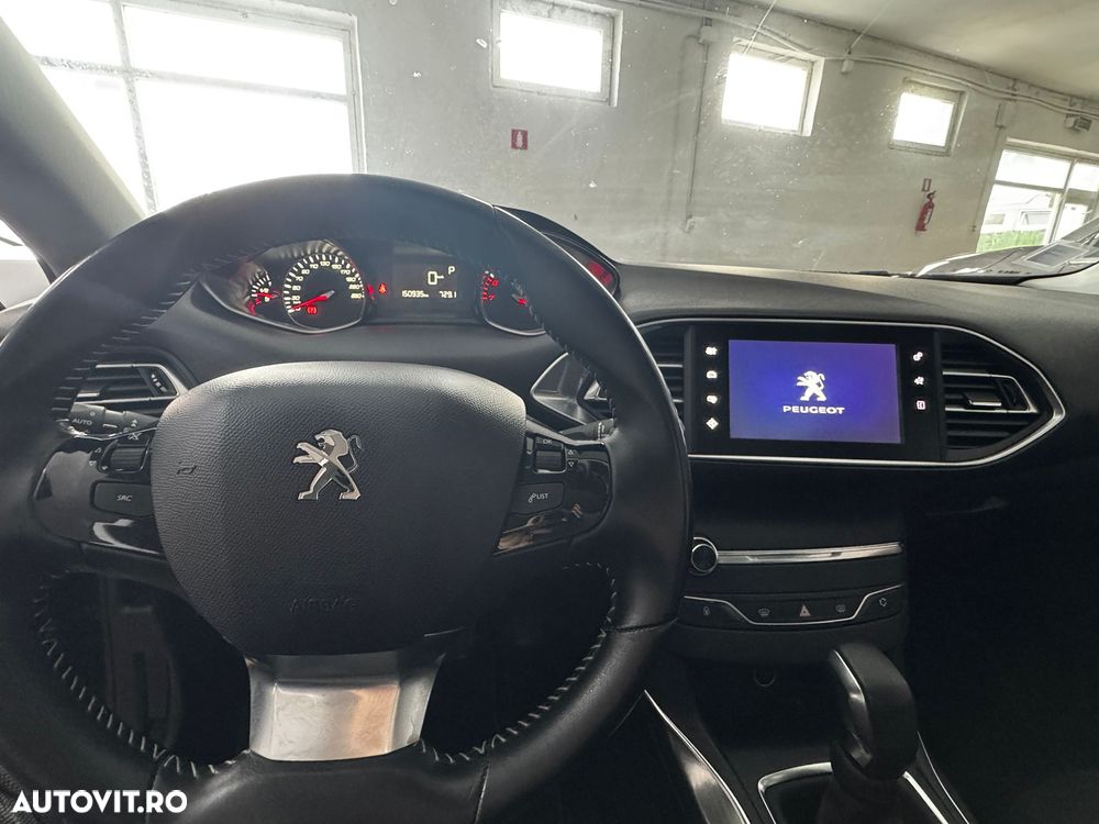 Peugeot 308 1.2 L PureTech Turbo S&S EAT8 Allure - 8