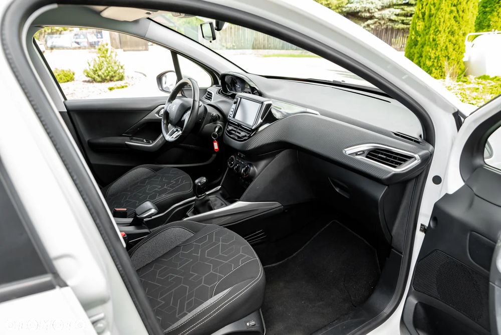 Peugeot 2008 1.6 BlueHDi Allure S&S - 21