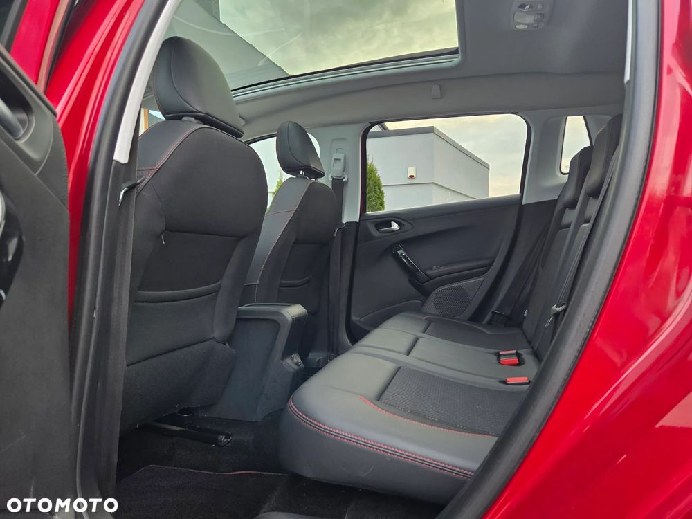 Peugeot 2008 BlueHDi 120 EAT6 Black Edition - 31