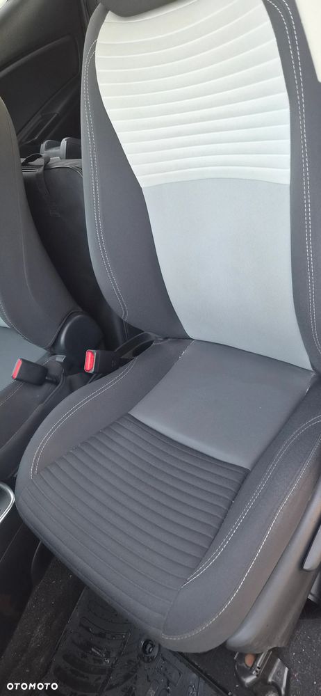 Toyota Yaris - 16