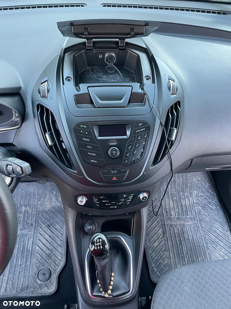 Ford Tourneo Courier 1.0 EcoBoost Titanium - 14