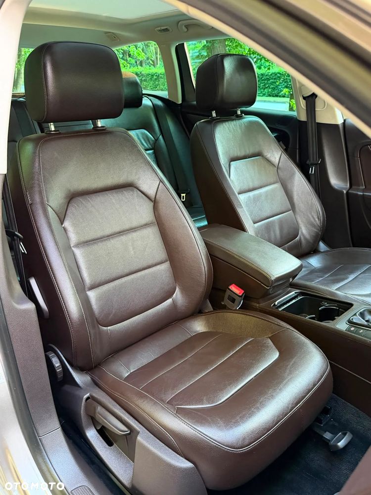 Volkswagen Passat 2.0 TDI DPF BlueMotion Technology Highline - 17