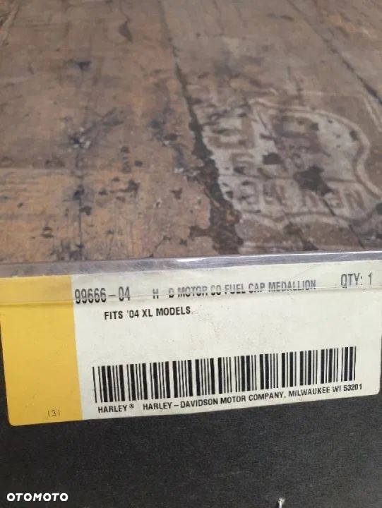 Nakładka na korek wlewu paliwa Harley Davidson Sportster 99666-04 - 4