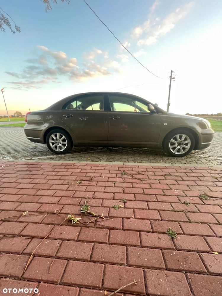Toyota Avensis - 1