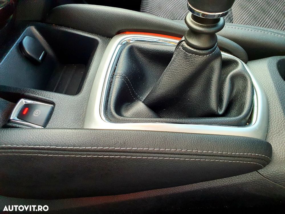 Nissan Qashqai 1.6L dCi Start/Stop 4X4-i Tekna - 9