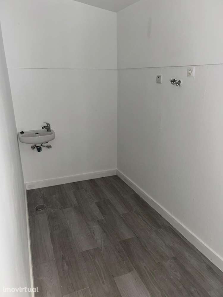 Imóvel comercial para arrendar na Trafaria - Grande imagem: 2/10