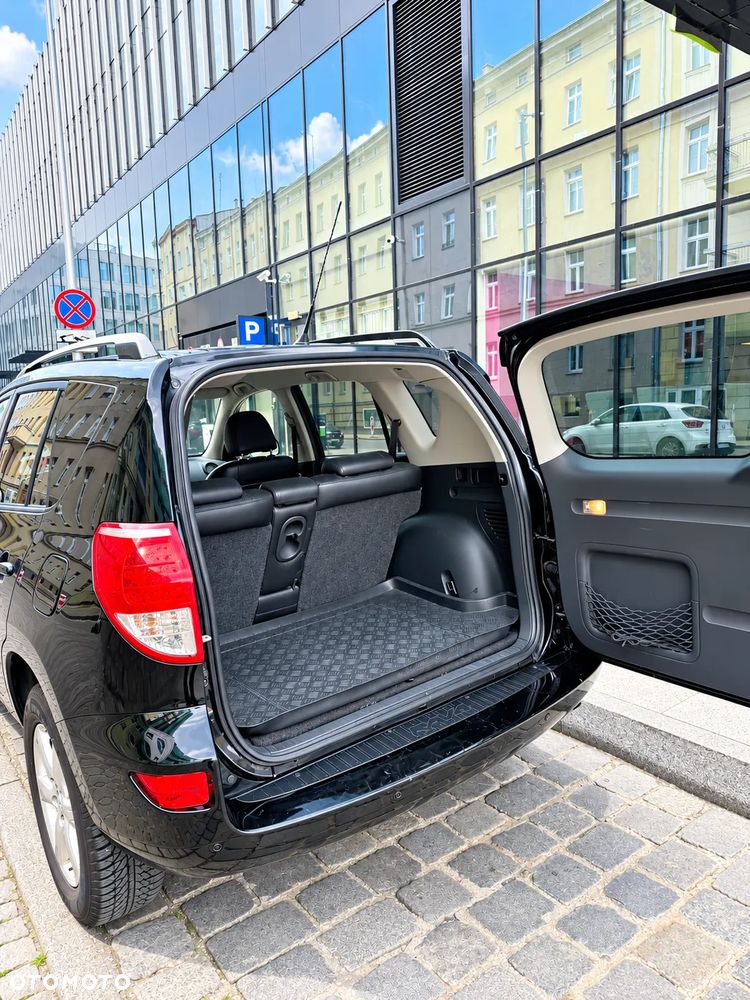 Toyota RAV4 2.2 D-4D Premium - 11