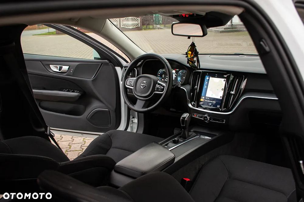 Volvo V60 D3 Momentum Core - 26