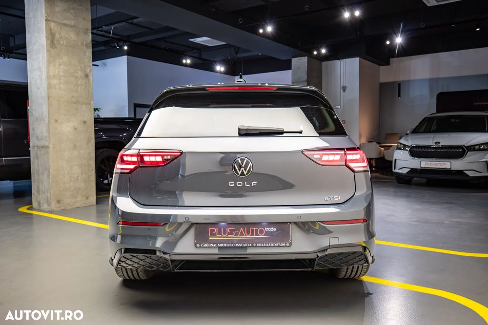 Volkswagen Golf - 8