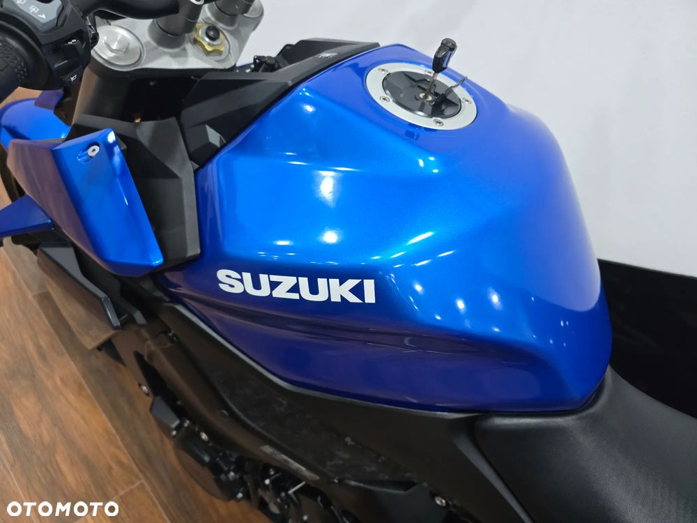 Suzuki GSX - 13