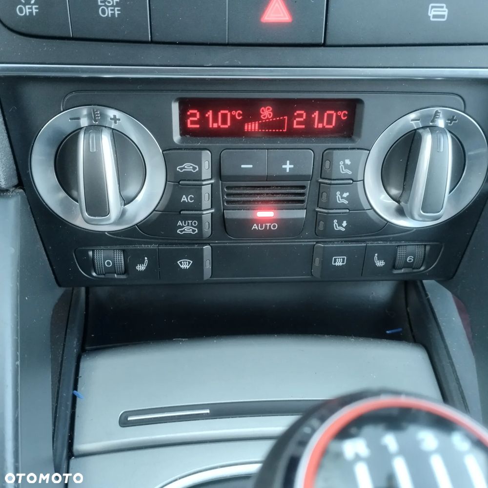 Audi A3 3-drzwiowe 1.6 TDI DPF Ambiente - 12