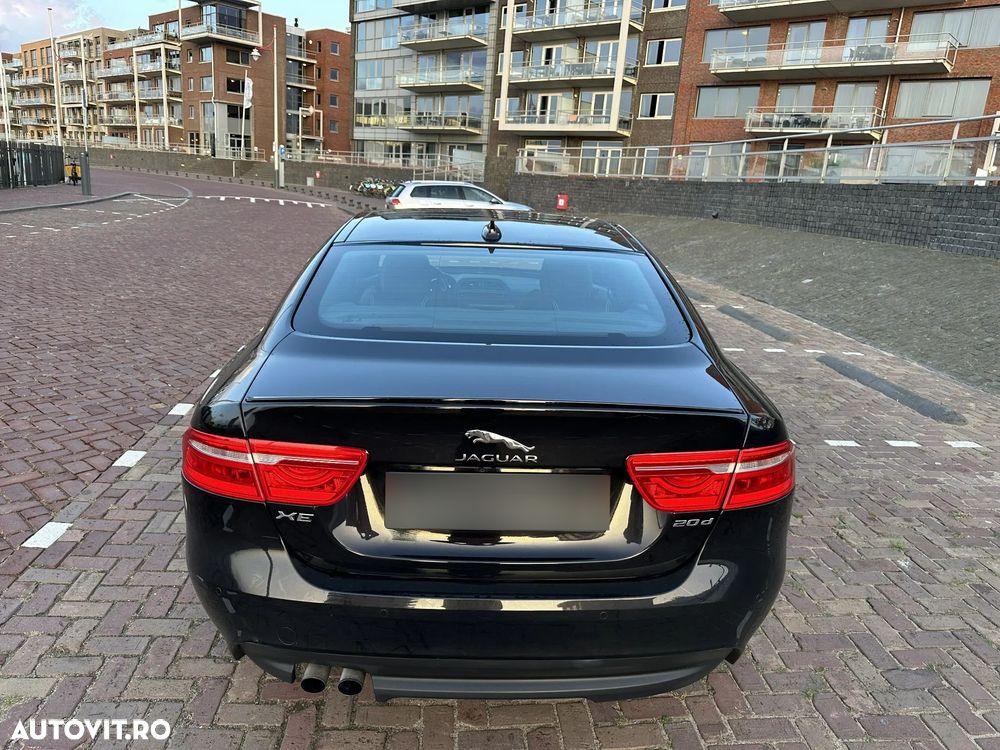 Jaguar XE 2.0 Portfolio - 12