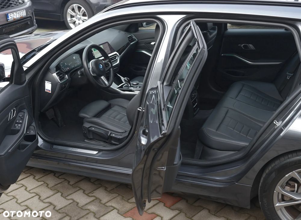 BMW Seria 3 330e Sport Line - 12