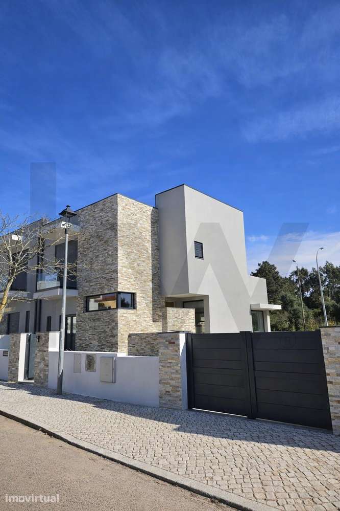 Moradia Geminada em construção com piscina em Albarraque Cascais - Grande imagem: 2/24