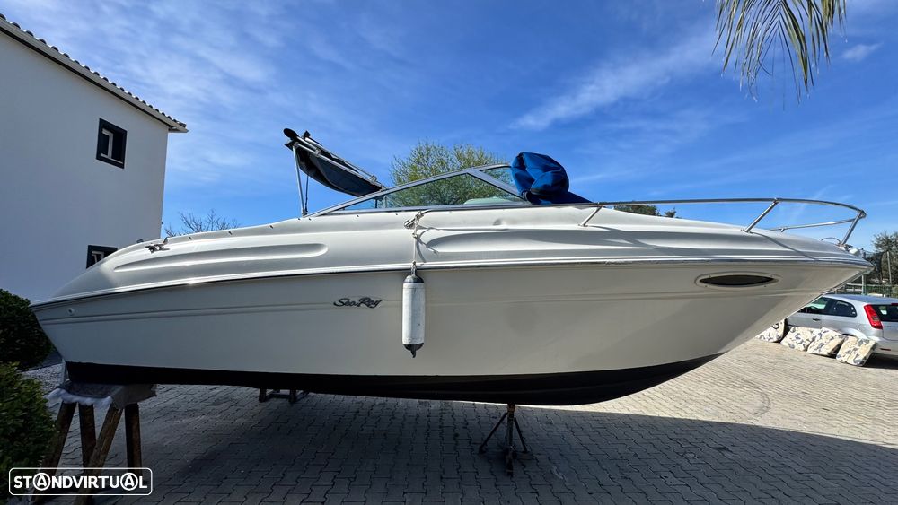 Sea Ray 215 Express Cruiser - 1